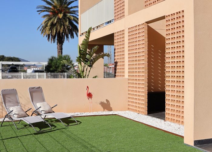 ligstoelen-in-de-tuin